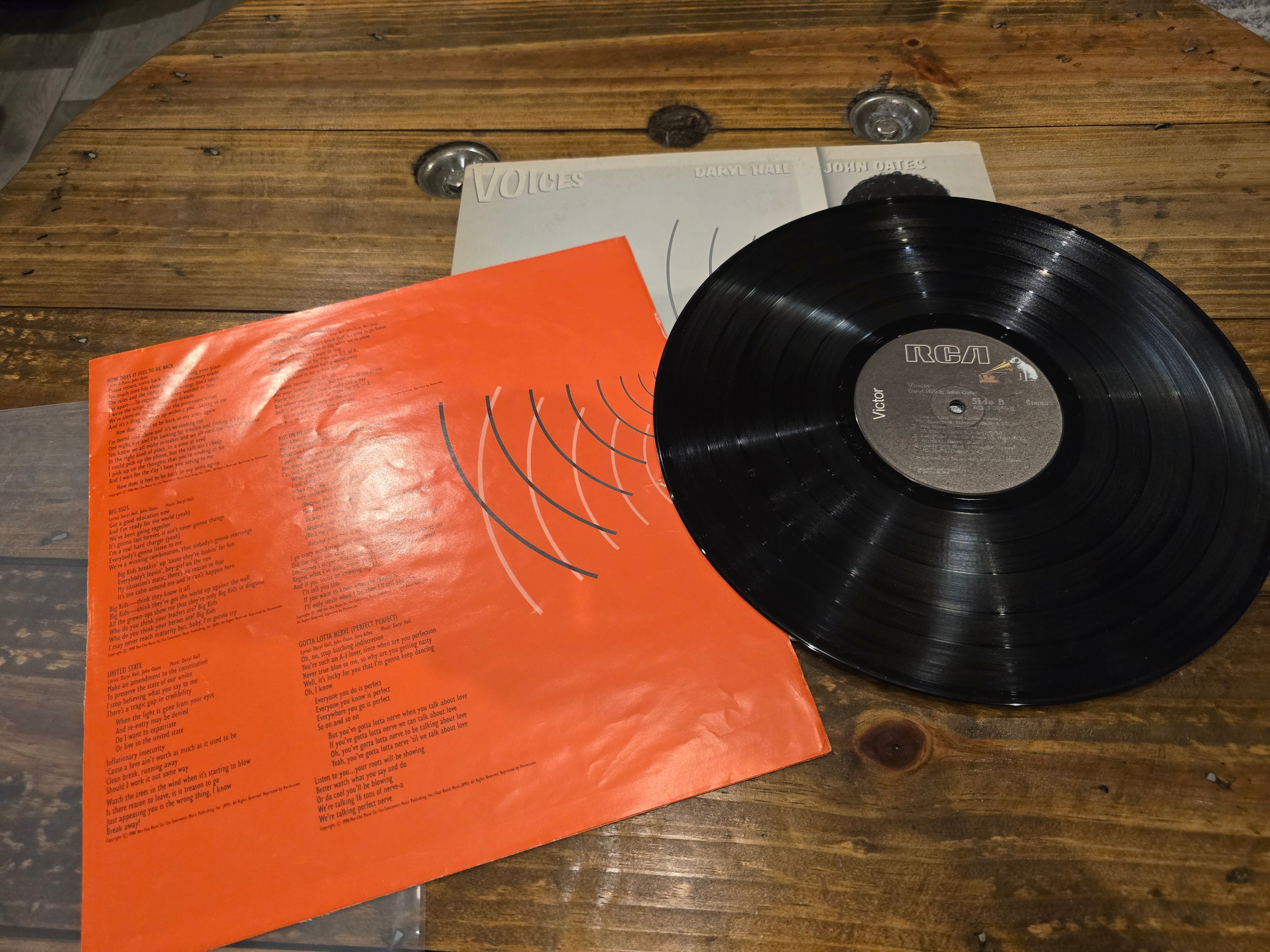 Hall & Oates – Voices (1980, LP, RCA Records, AO-1-3646)