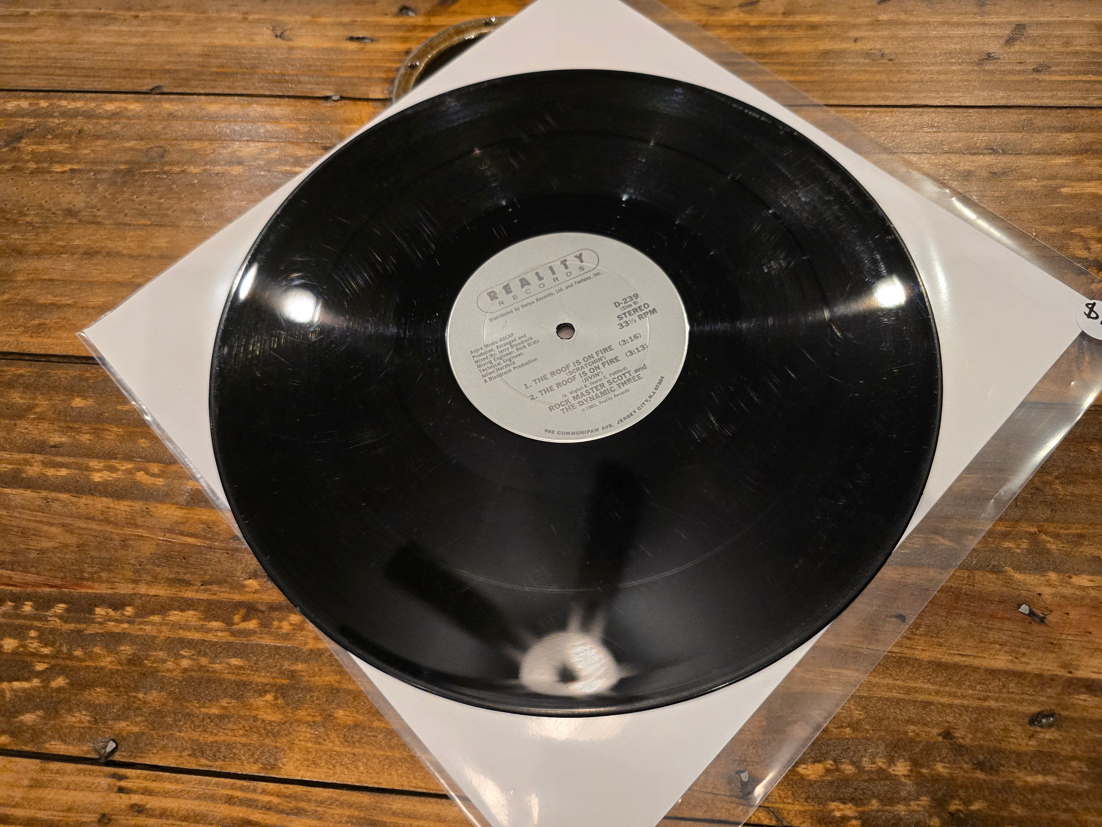 Rock Master Scott & the Dynamic Three – The Roof Is on Fire (12" Single, Reality Records, D-239)