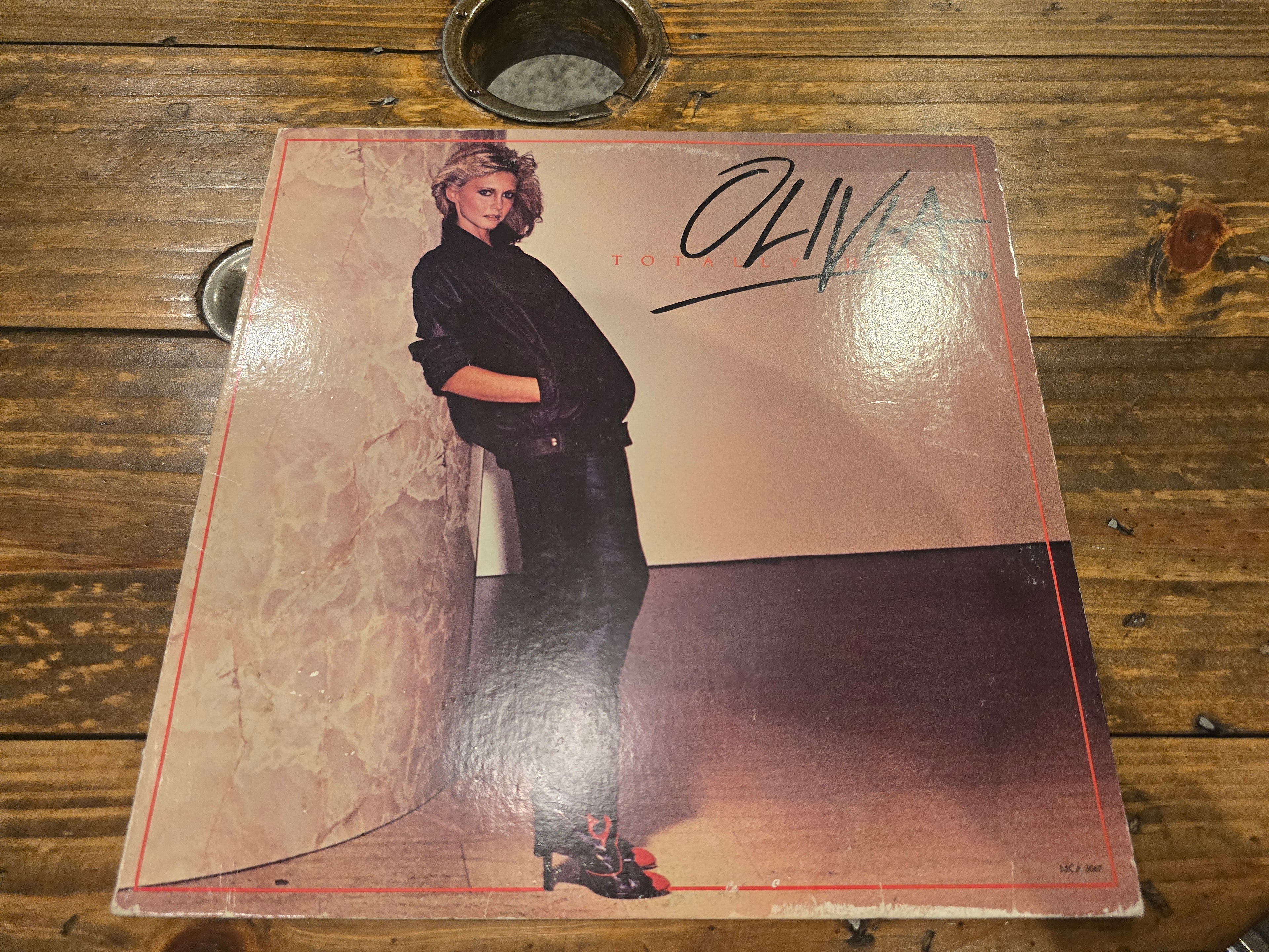 Olivia Newton-John - Totally Hot (MCA-3067)