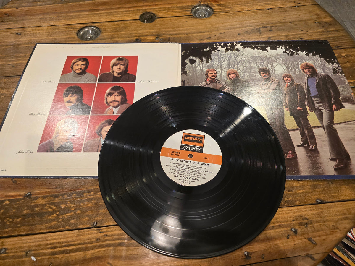 The Moody Blues – On the Threshold of a Dream (DES 18025)