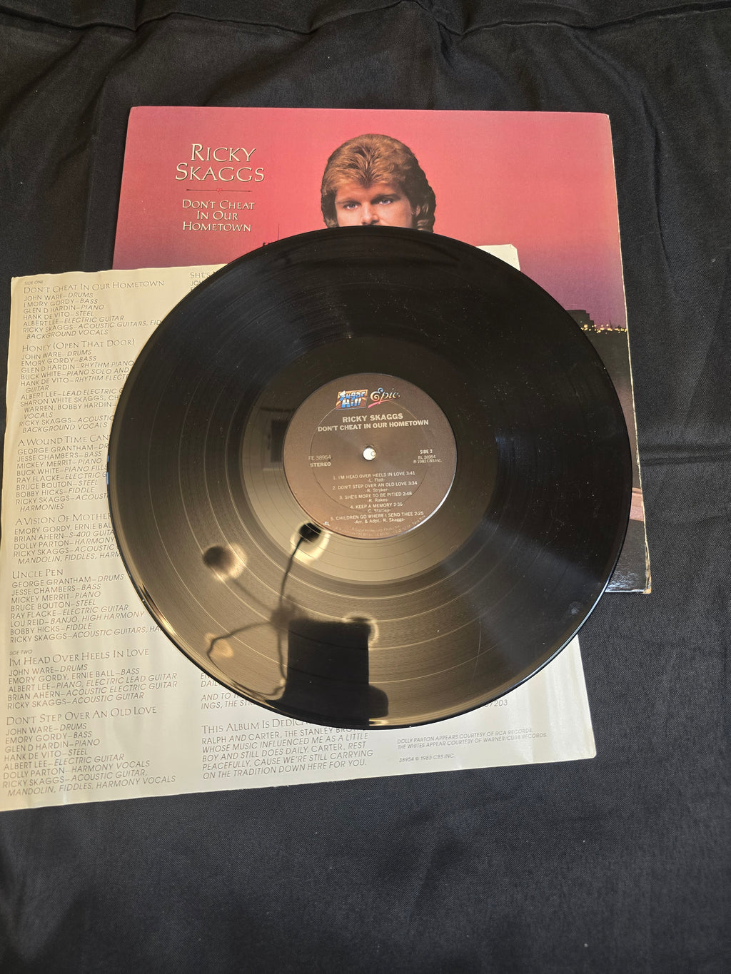 Ricky Skaggs - Don't Cheat in Our Hometown (FE38954)