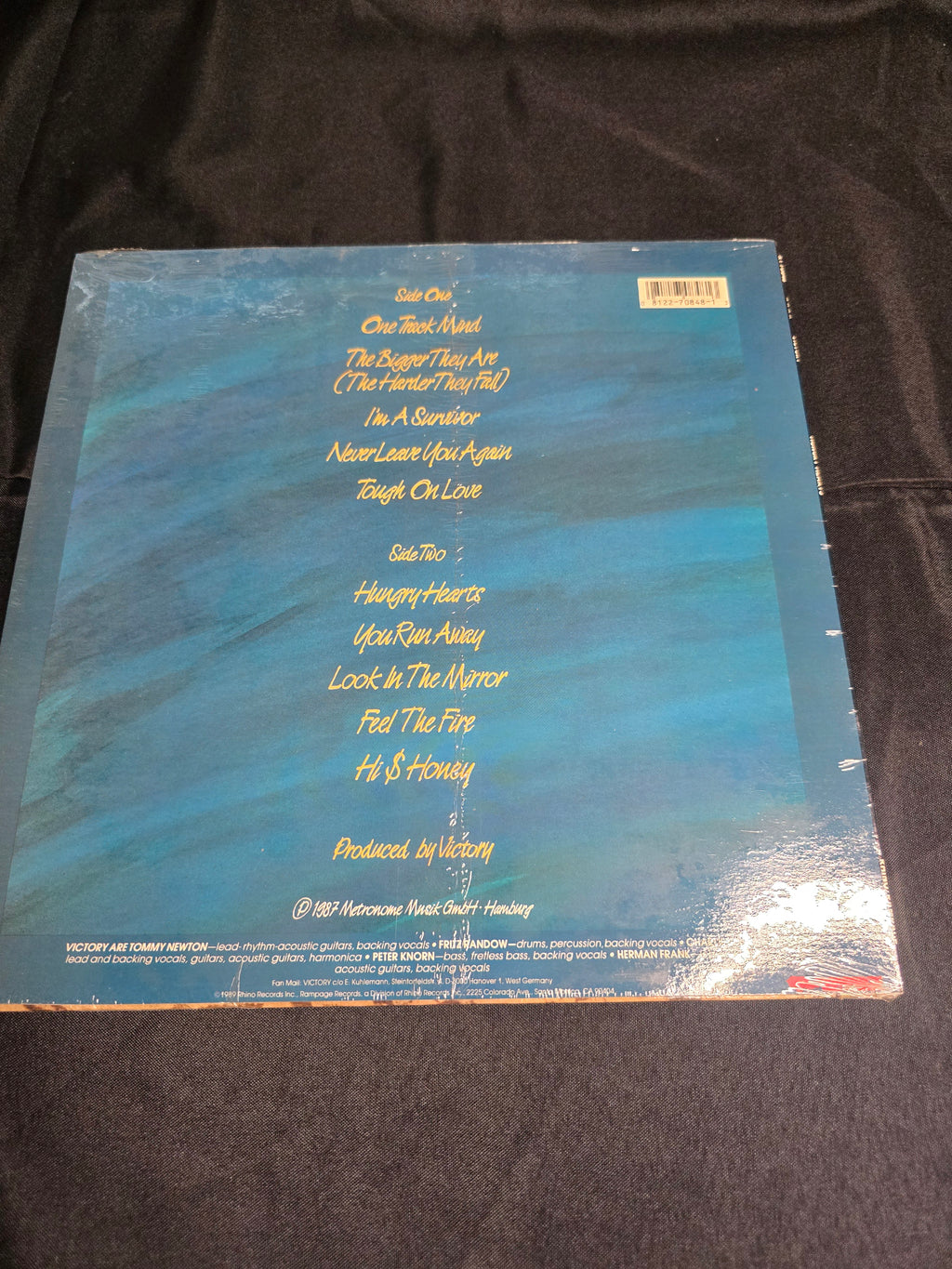 Victory - Hungry Hearts (R1-70848)