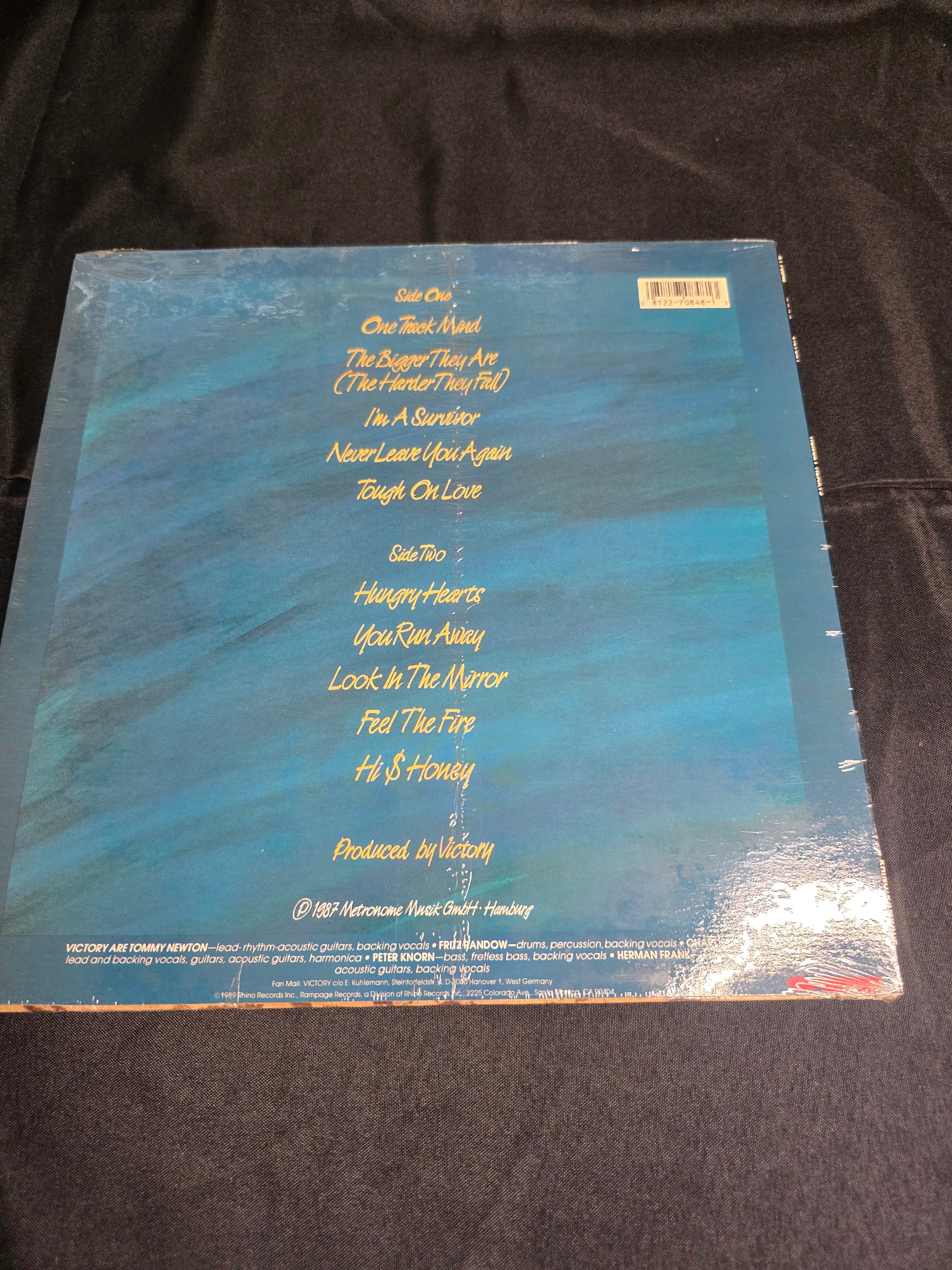 Victory - Hungry Hearts (R1-70848)