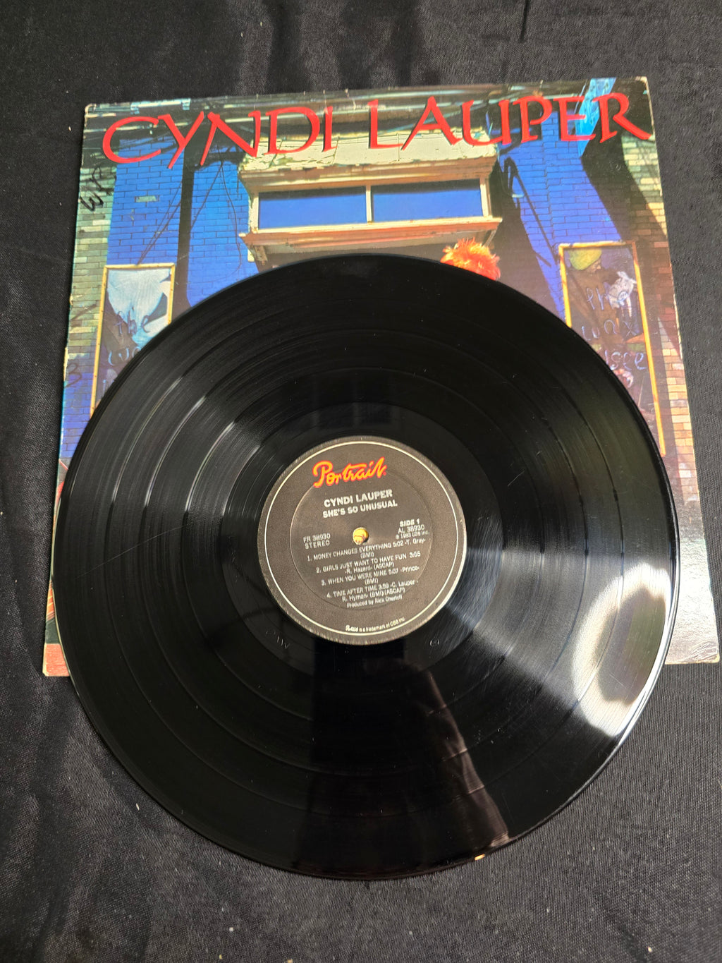 Cyndi Lauper - She's So Unusual (FR-38930)