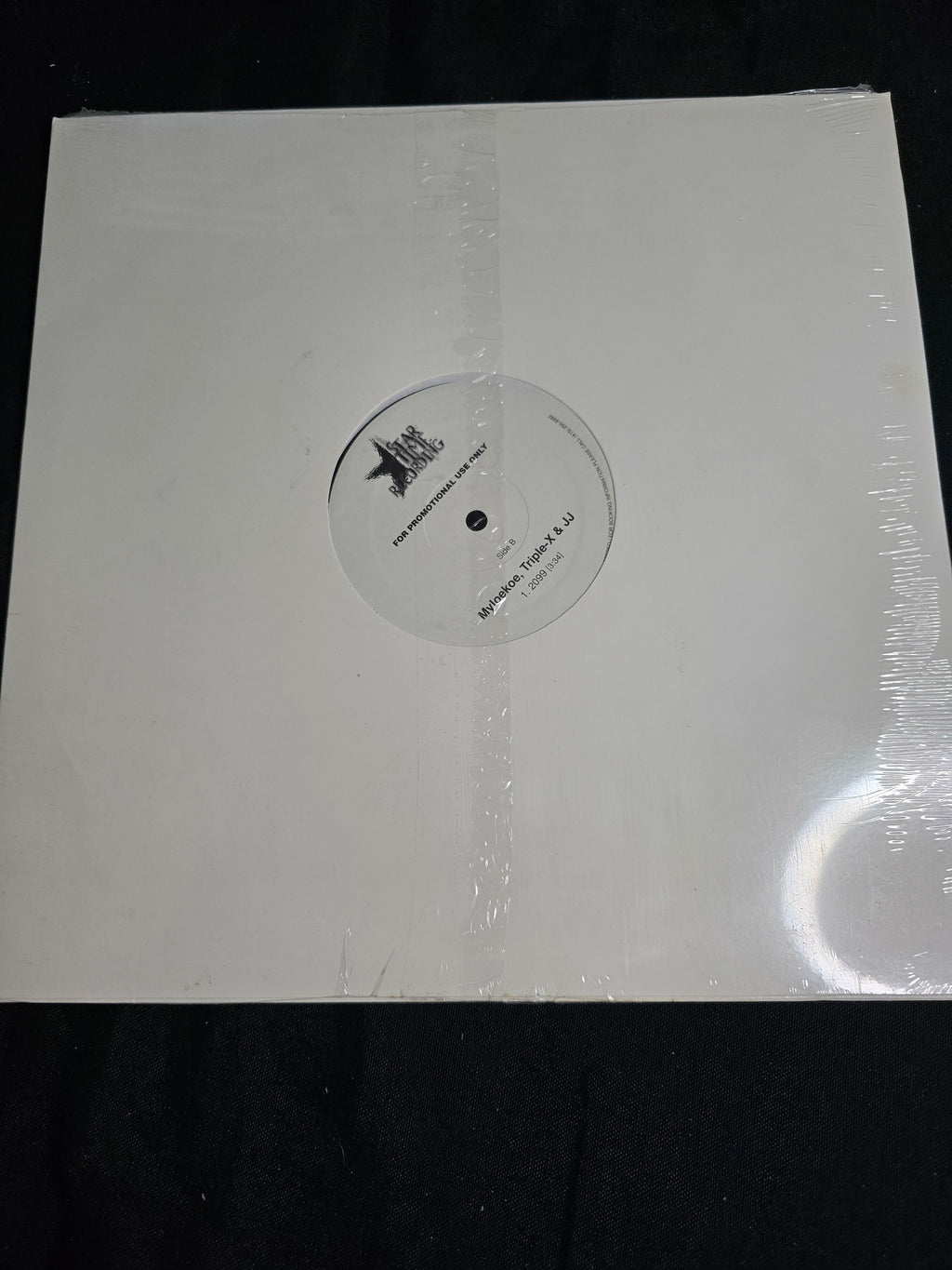 Myloekoe, Triple-X & JJ - Soakin Wet (LOCKJ001)