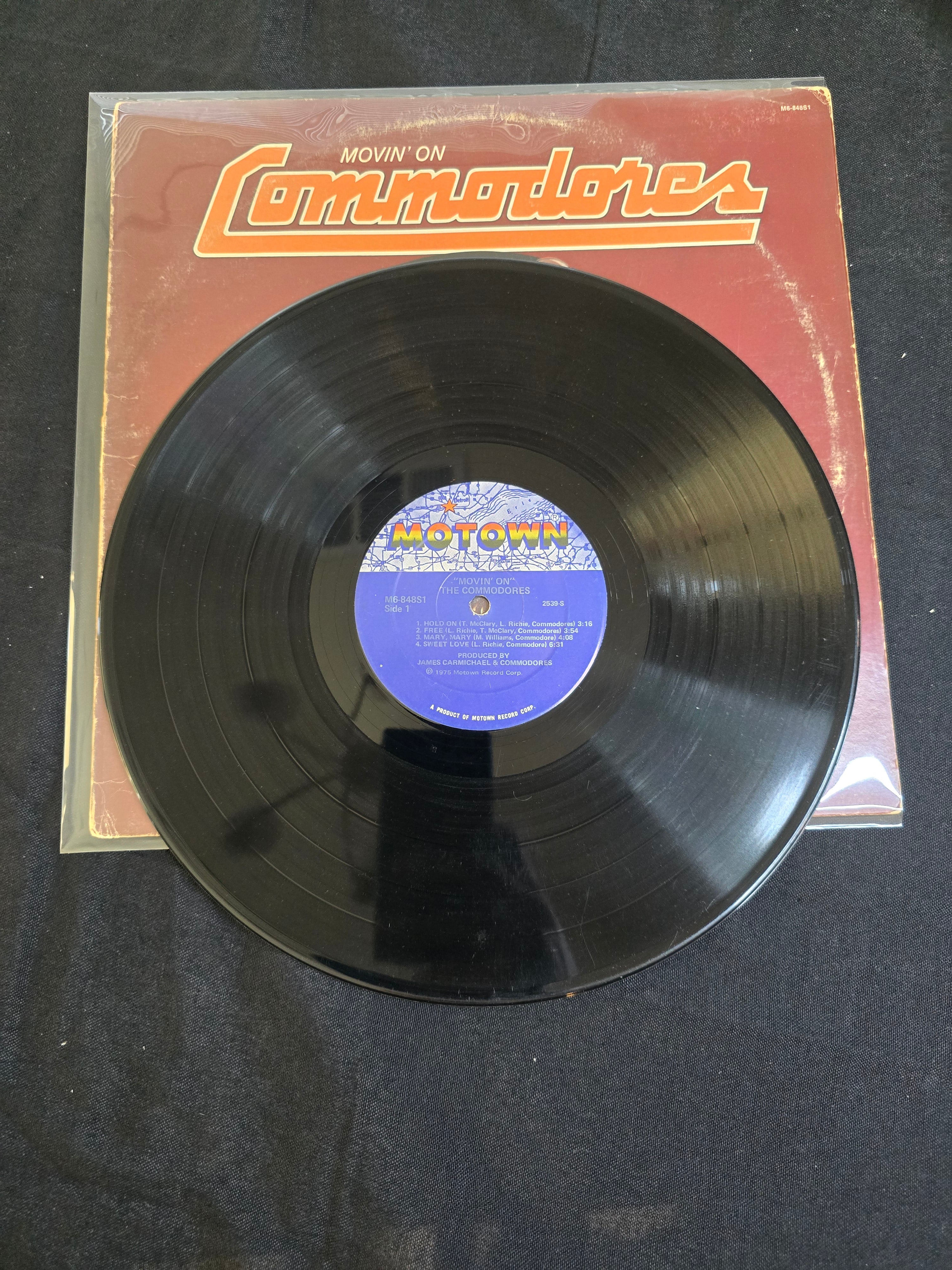 Commodores - Movin' On (M6-848S1)