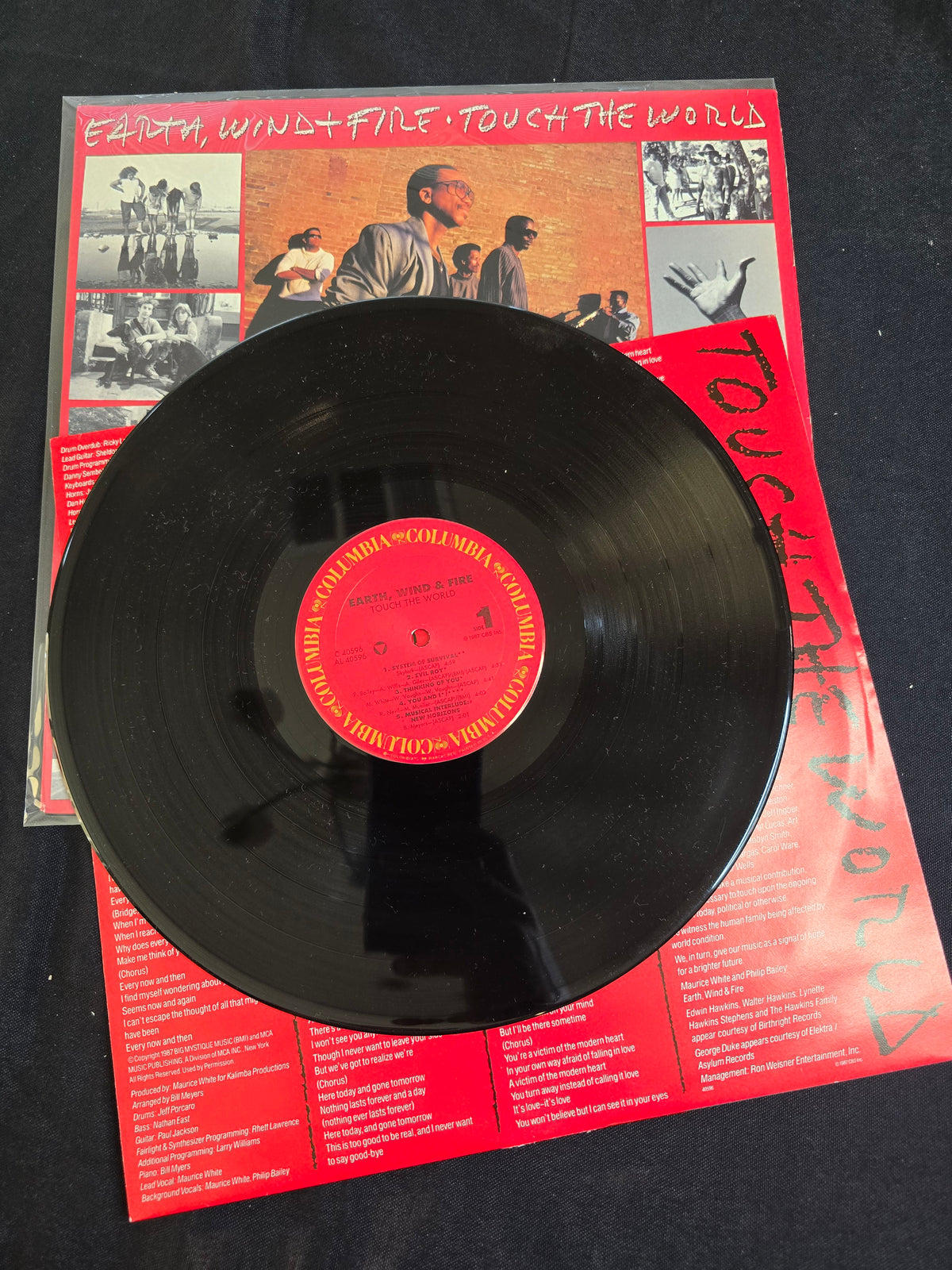 Earth, Wind & Fire - Touch the World (C40596)