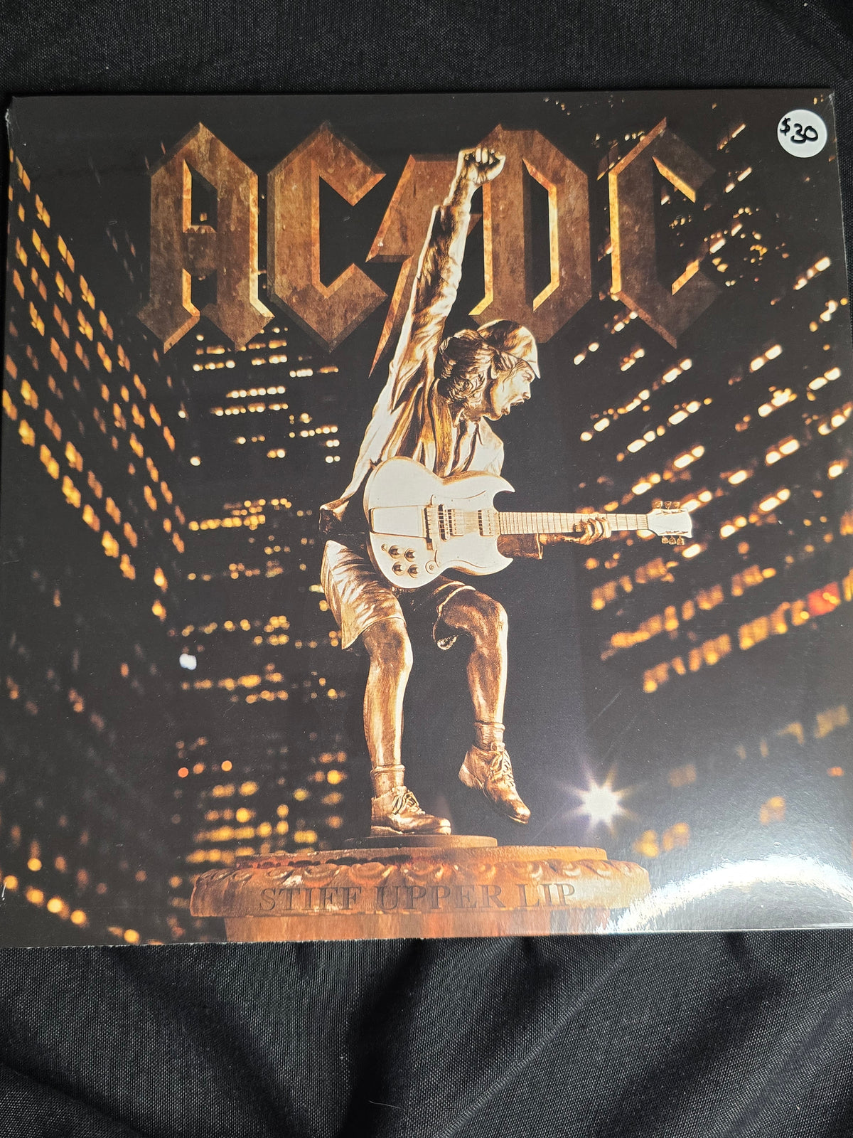 AC/DC – Stiff Upper Lip (2000, 88843049281)